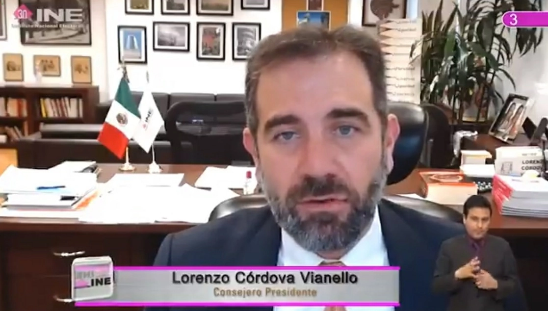 El consejero presidente del INE, Lorenzo Córdova durante la reunión virtual. Fotograma tomado del video emitido en redes sociales del INE