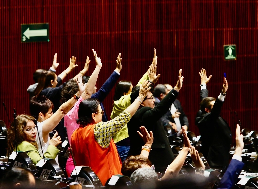 Diputados durante una votación en la sesión de la Cámara de Diputados en San Lázaro. Foto María Luisa Severiano



