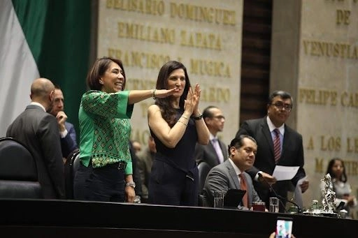 Toma de protesta de la diputada María Luisa Mendoza Mondragón durante la sesión en San Lázaro, en la Ciudad de México, el 22 de abril de 2025. 