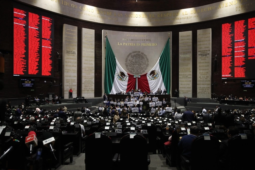  La Comisión Permanente del Congreso de la Unión aprobó hoy por unanimidad convocar a la Cámara de Diputados a foros de discusión sobre la reforma judicial. Foto Yazmin Ortega