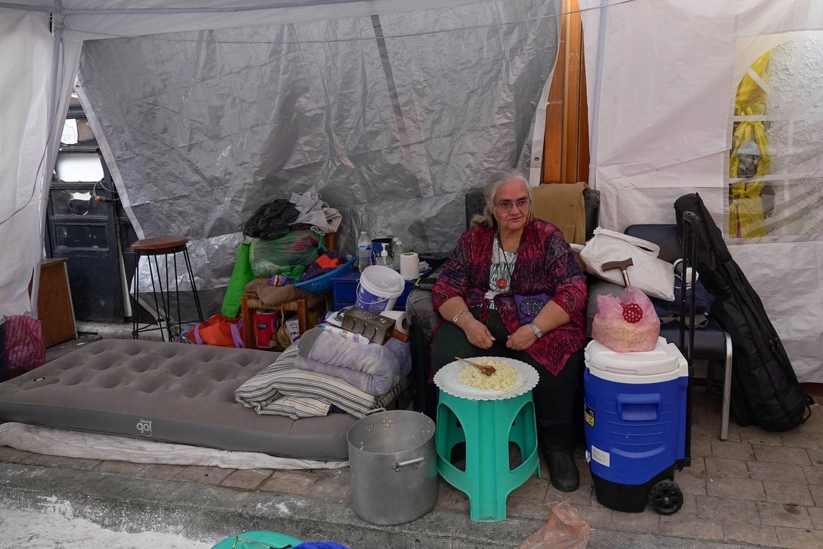 El delito se actualizará durante el tiempo que se prolongue la ocupación del inmueble, el uso del derecho real o el impedimento de aprovechar materialmente el bien inmueble y hasta que la víctima sea restituida en el derecho.