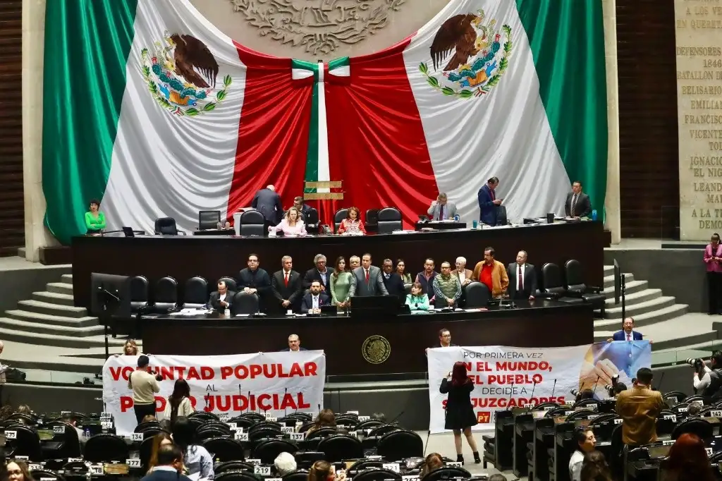 Durante la sesión de esta tarde en San Lázaro. Foto: Luis Castillo