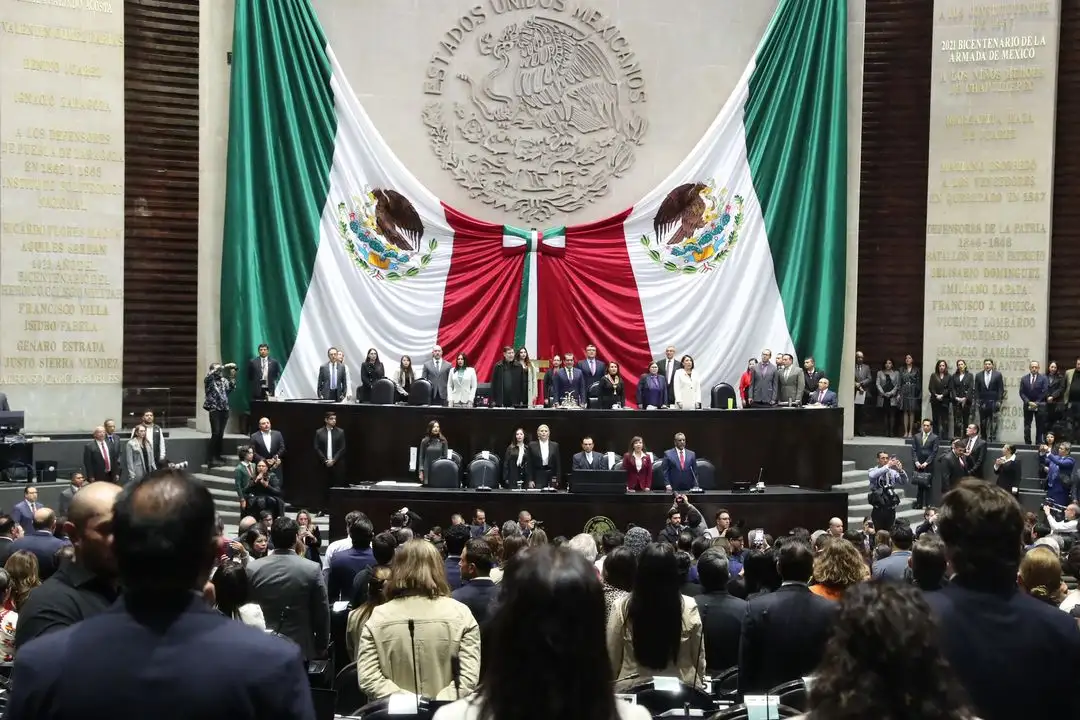 La Cámara de Diputados aprobó la reforma que transfiere al Inegi las atribuciones del Coneval y una que regula los retiros parciales de las Afore, mientras el Senado avaló tres minutas. El trabajo legislativo en la Cámara alta será intenso, ya que a los 16 asuntos agendados podrían sumarse cinco en materia judicial. Foto 