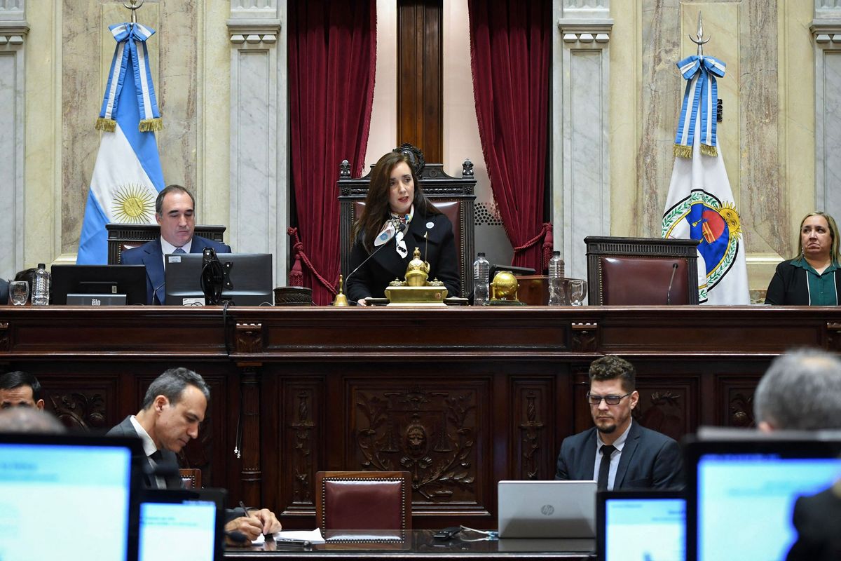 https://www.jornada.com.mx/ndjsimg/images/jornada/jornadaimg/aprueban-en-argentina-aumento-de-pensiones-a-pesar-de-amenazas-de-veto-de-milei/aprueban-en-argentina-aumento-de-pensiones-a-pesar-de-amenazas-de-veto-de-milei_f420dc6e-7b5e-4916-8c01-6794b0521e89_mediarawimage=true