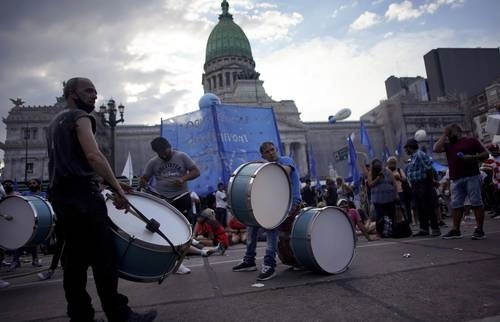 Imagen de una manifestación realizaron una marcha a favor del aborto frente al Congreso. Foto Ap/ Archivo
