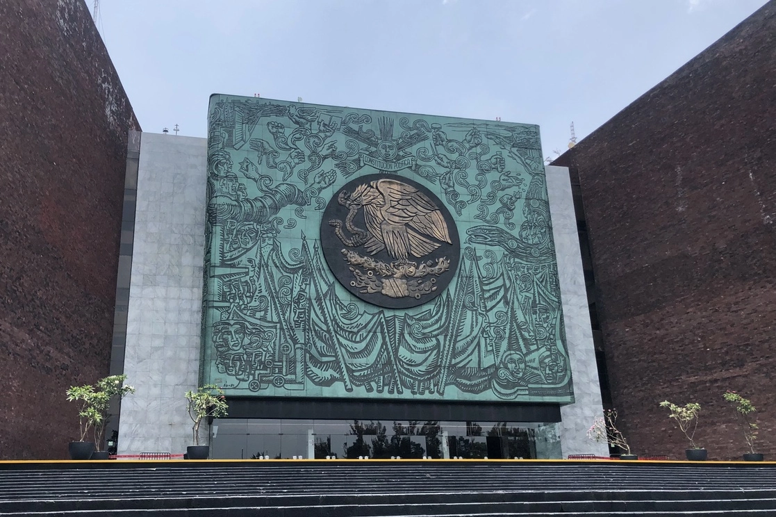 Entrada principal del recinto de San Lázaro en la Ciudad de México. Foto Roberto García Ortiz / Archivo