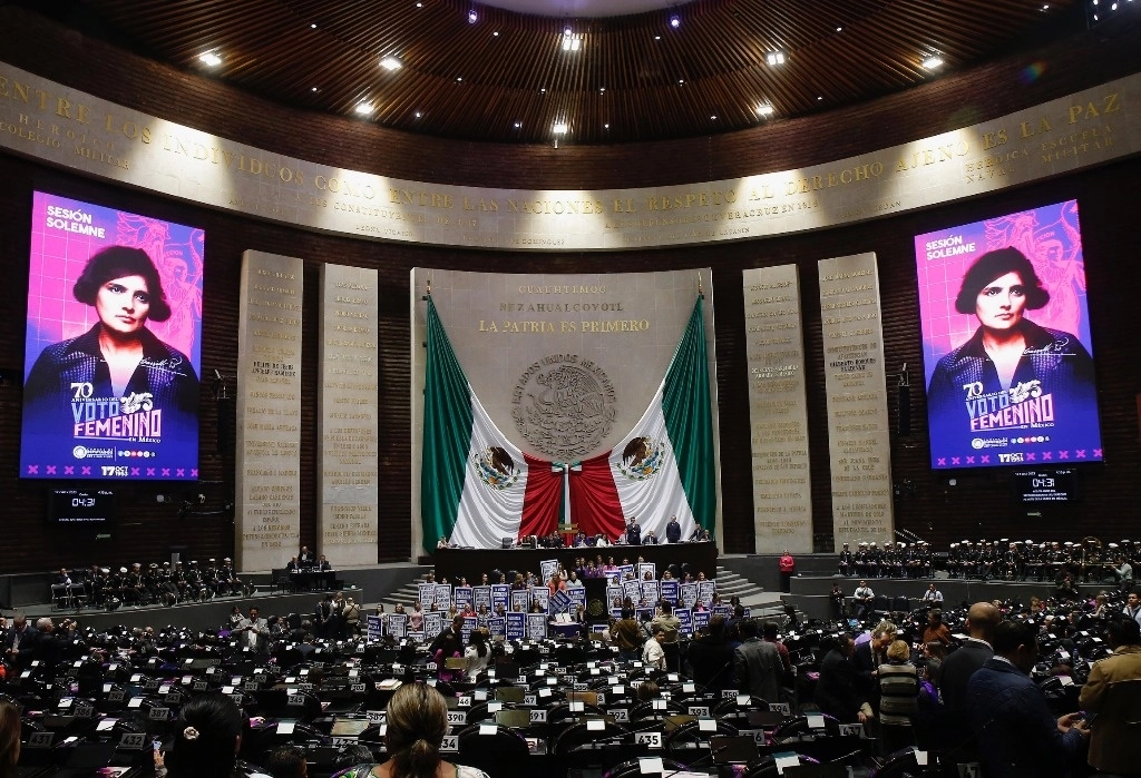 La Cámara de Diputados aprobó anoche las reformas que prohíben y sancionan penalmente las llamadas terapias de conversión, por las que se trata de obligar a las personas a cambiar su orientación sexual. Foto La Jornada/Archivo.