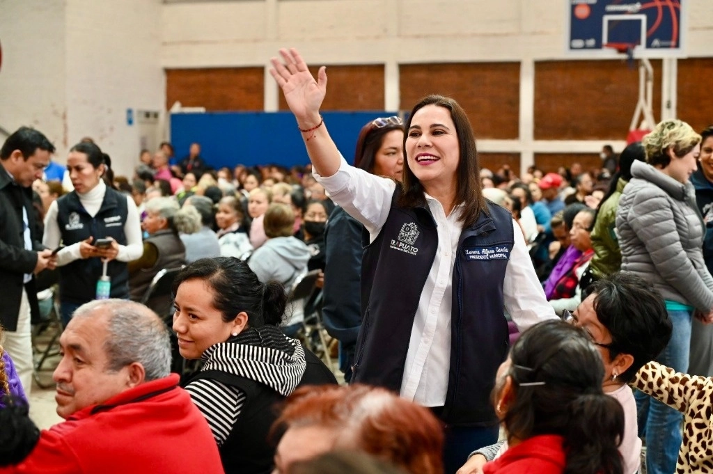 Antes de que se votará la licencia para dejar el cargo de alcaldesa, Lorena Alfaro García, agradeció el trabajo de los integrantes del cabildo, así como el respaldo del gobierno federal y del estatal. Foto @LorenaAlfaroG