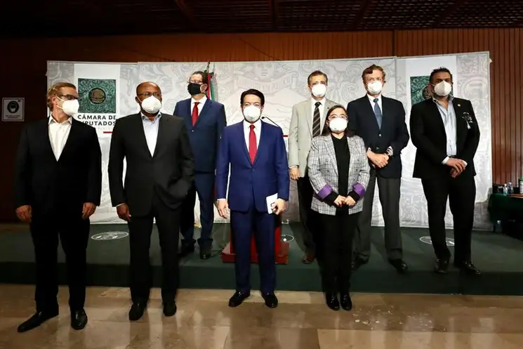 Los coordinadores parlamentarios en la Cámara de Diputados durante la conferencia de prensa donde anunciaron los acuerdos para el nombramiento de cuatro consejeros electorales del INE. Foto: Luis Castillo 
