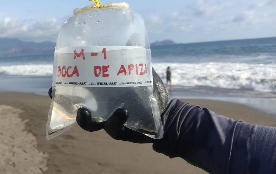 Cofepris dio a conocer los resultados del estudio realizado al agua de mar en los 17 estados costeros del país. Foto Cofepris