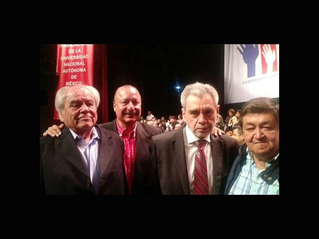 Arturo Whaley (segunda de derecha a izquerda), 
 durante los trabajos del congreso del sindicato de trabajadores de la UNAM, en 2016. Foto ‘La Jornada’ / Archivo
