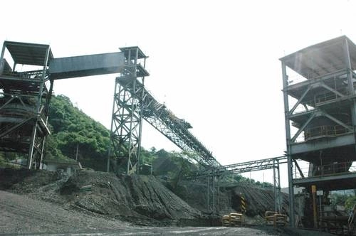 Aspecto de la mina de hierro Las Encinas, en Aquila. A finales de los 80 el gobierno michoacano concesionó 73 hectáreas para la extracción de hierro. Primero para la firma Hojalata y Laminados y después a Ternium Las Encinas. Foto cortesía Rafael Ochoa 