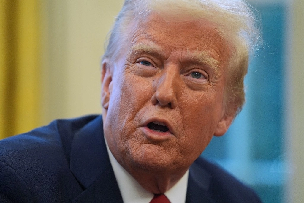 El presidente de EU, Donald Trump, en el Salón Oval de la Casa Blanca. Foto AP