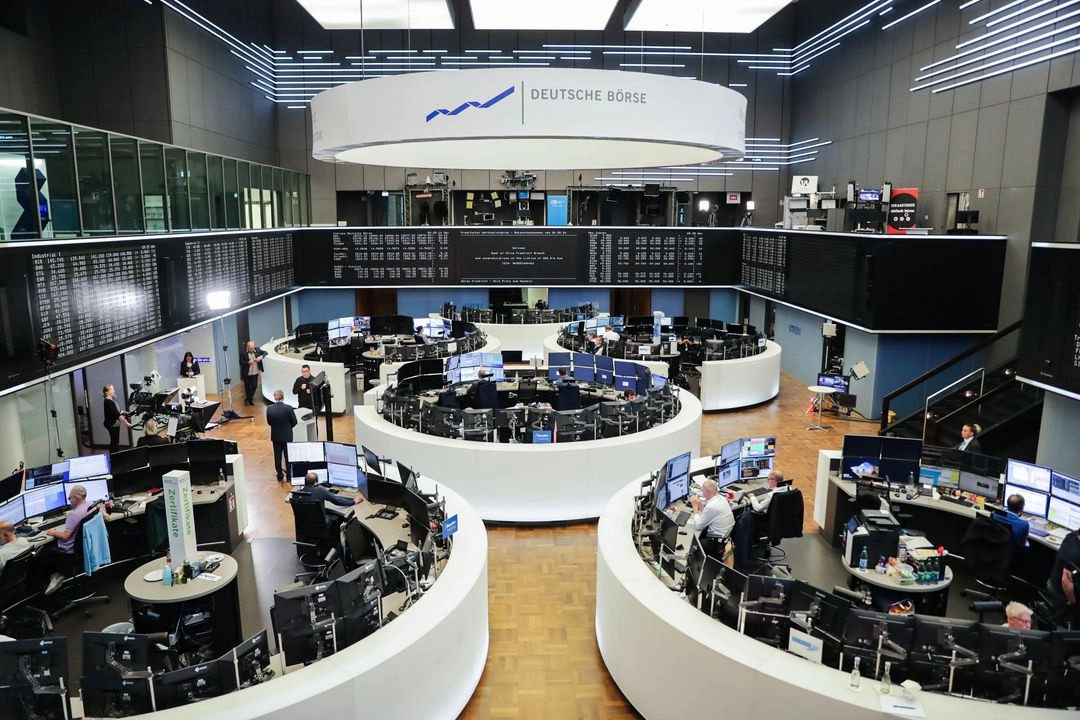 Las acciones europeas cayeron drásticamente el viernes luego de que el presidente de Estados Unidos, Donald Trump, escalara las tensiones comerciales con la Unión Europea al proponer nuevos aranceles amplios y apuntar hacia el gigante tecnológico Apple.
