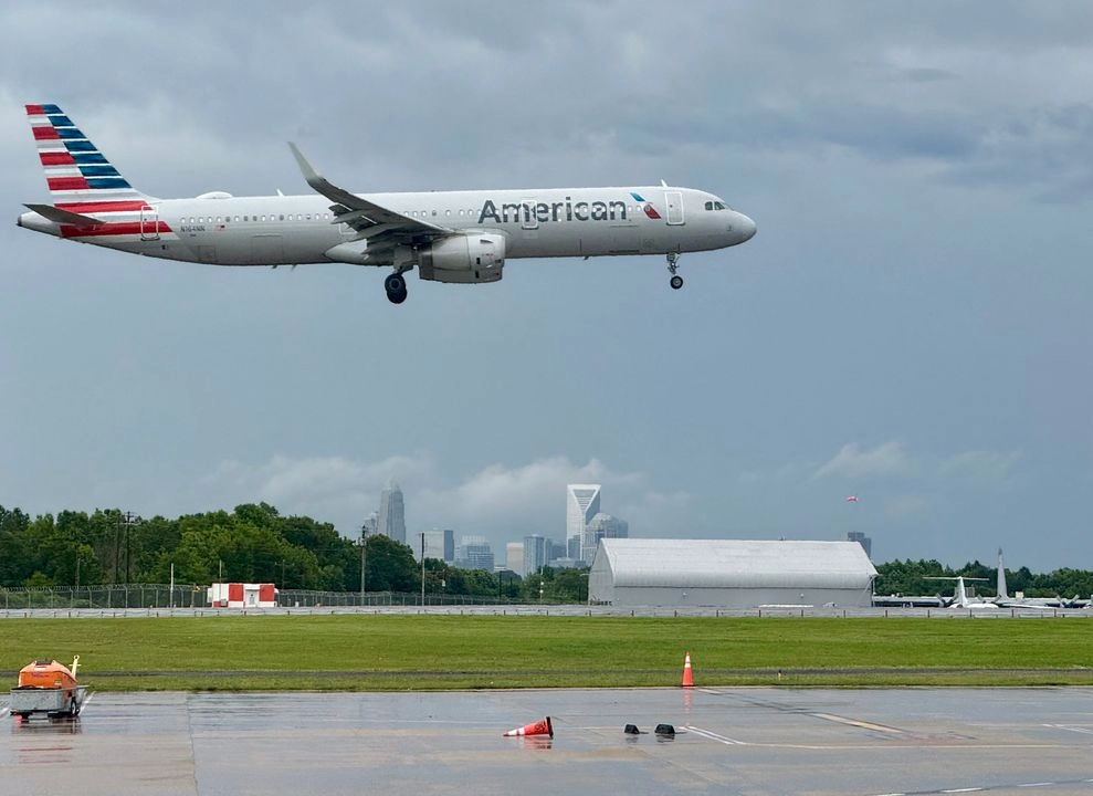 Airlines for America, el grupo comercial que representa a American Airlines, United Airlines, Delta Air Lines, y otras grandes aerolíneas, advirtió de que los aranceles podrían elevar el precio de los billetes y las tarifas de transporte.
