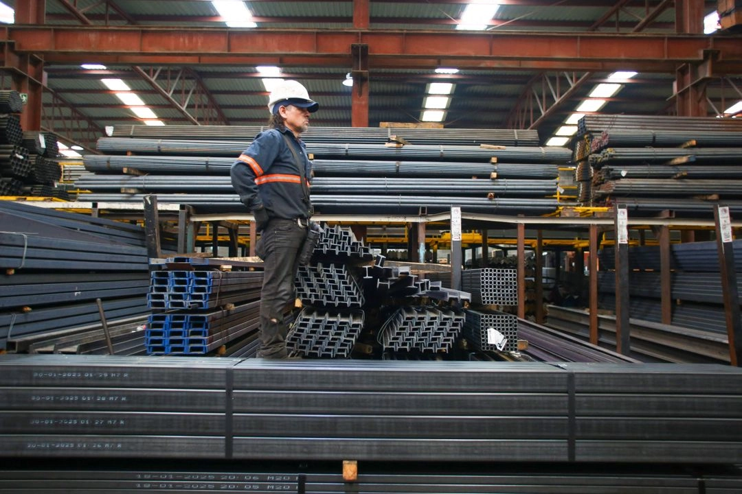 Un trabajador en una empresa siderúrgica en Monterrey, Nuevo León, México, el 11 de febrero de 2025. Foto