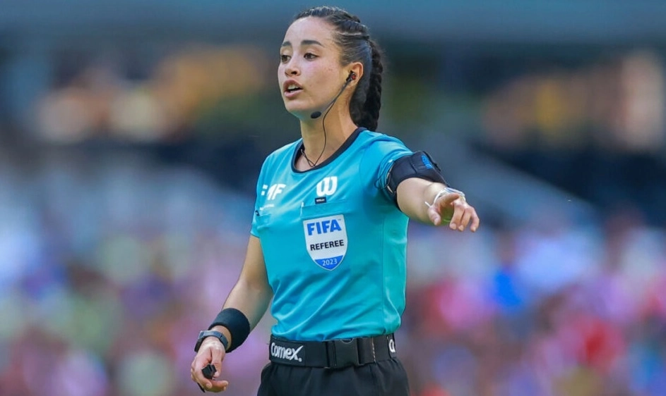 La árbitra Katía Itzel García se convertirá en la segunda mujer en dirigir un partido de la Liga Mx . Foto @LigaBBVAMX