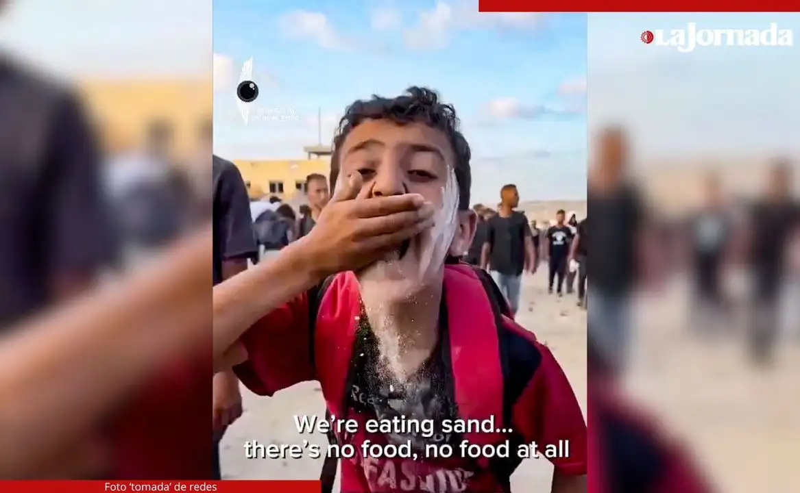Un menor palestino fue filmado ayer mientras decía: no tenemos alimento, comemos arena en lugar de pan y clamaba al mundo tener piedad. En tanto, la última ofensiva del ejército israelí contra la franja dejó al menos 93 gazatíes muertos.