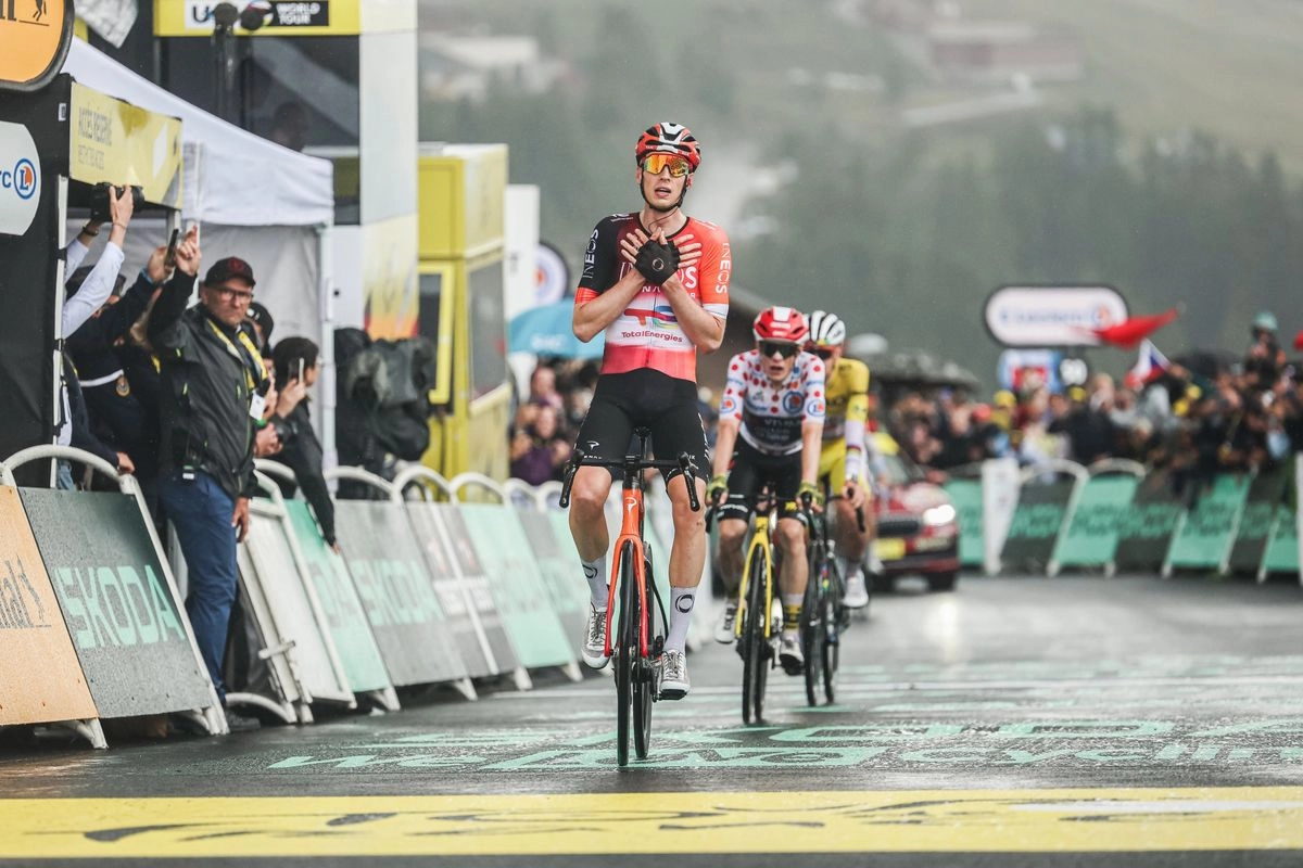El neerlandés Thymen Arensman ganó la decimonovena etapa del Tour de Francia, disputada entre Albertville y La Plagne, el 25 de julio de 2025. Foto 