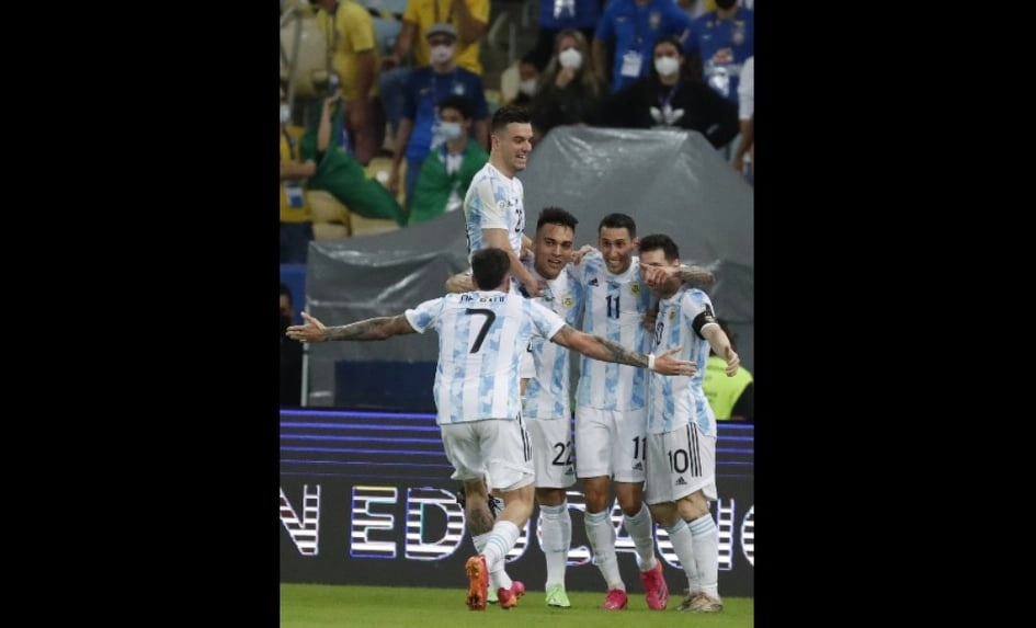 Ángel Di María celebra el primer gol del encuentro Argentina-Brasil en la final de la Copa América. Foto Ap