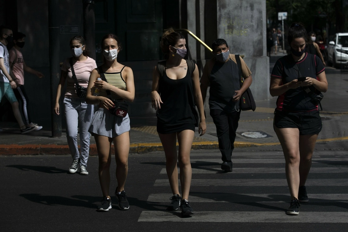 En los próximos días iniciará la vacunación contra el Covid-19 en Argentina. Foto Xinhua