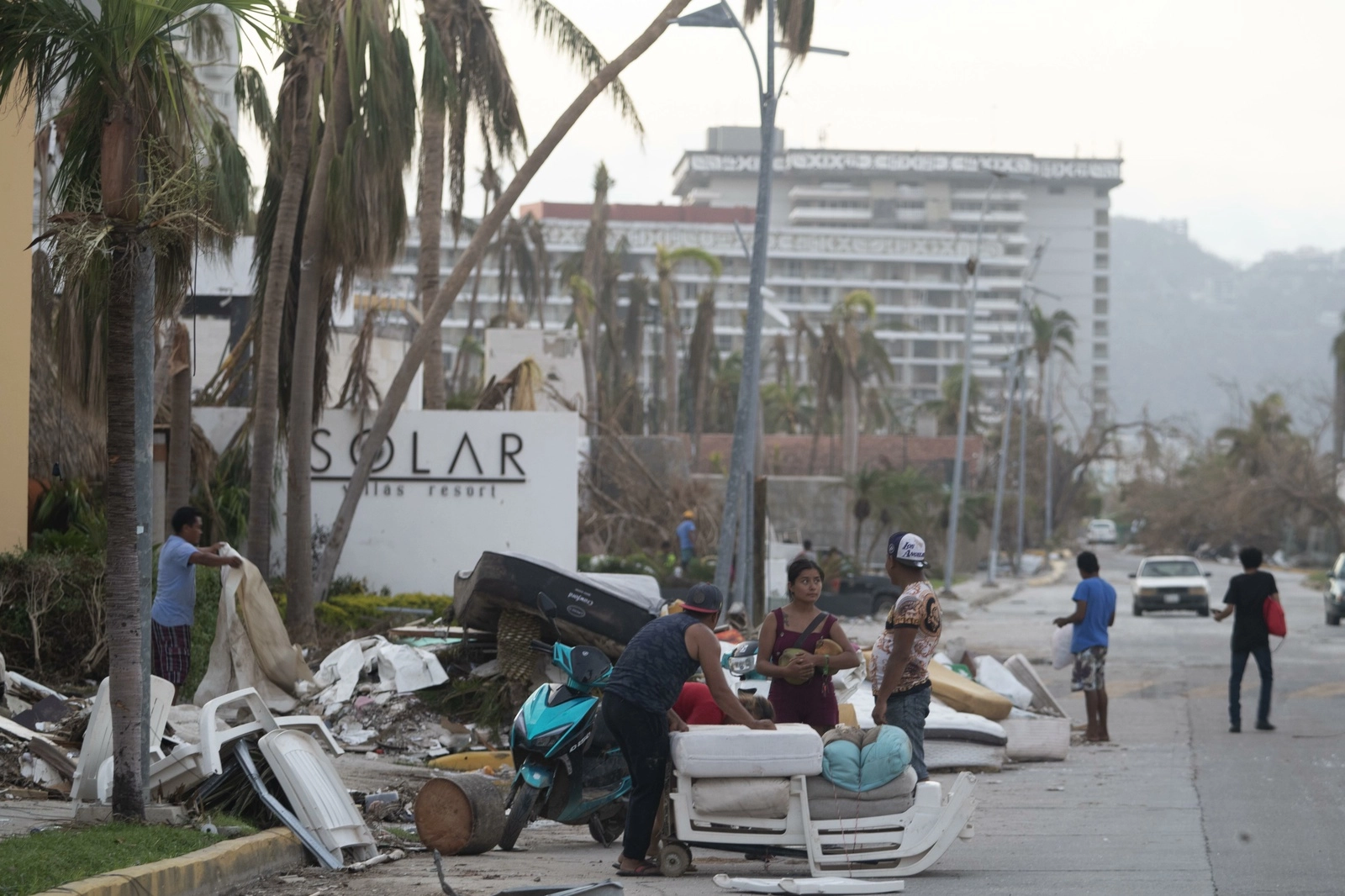 Argentina enviará una misión para apoyar la gestión de la ayuda huannitaria que es enviada a Acapulco, luego del paso del huracán ‘Otis’. Foto Alfredo Domínguez