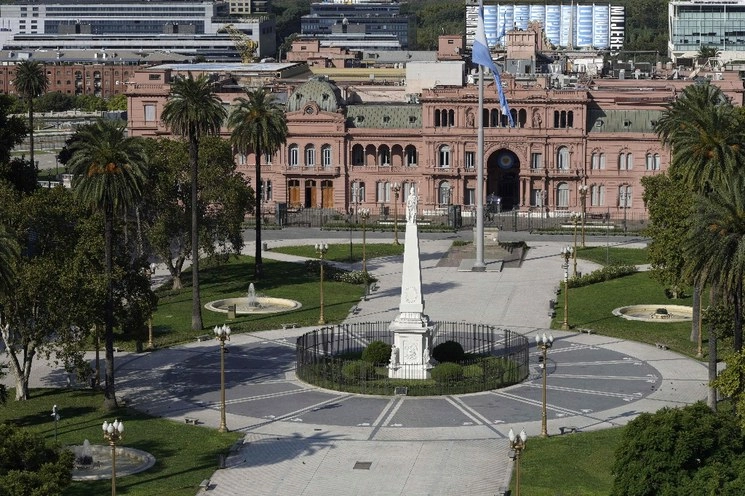 Así se vieron la Plaza de Mayo y la Casa Rosada, durante esta mañana. Foto Afp