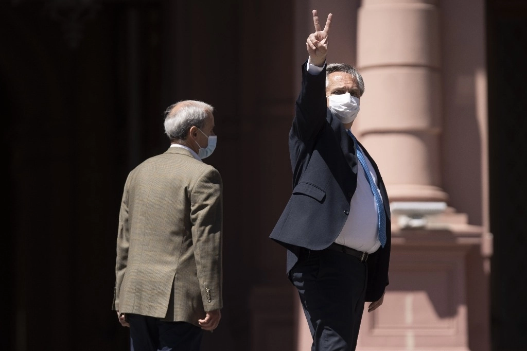 Alberto Fernández, presidente de Argentina, al entrar a la Casa Rosada. Foto Xinhua/ Archivo
