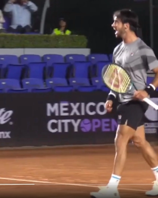 Así, en 50 minutos, el sudamericano logró llevarse el primer set en una tarde soleada en la capital mexicana. Foto @mxcityopen