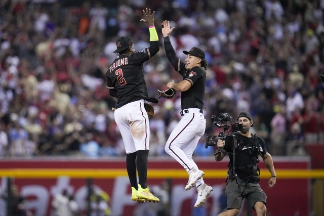 Gabriel Moreno siguió con un sencillo de la ventaja y los Diamondbacks de Arizona sorprendieron a los Filis. Foto Ap