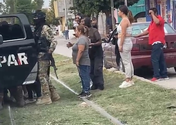 A través de redes sociales se dio a conocer la existencia de un video sobre una presunta detención irregular de militantes morenistas en Coahuila. Foto captura de pantalla de un video de Twitter @AntonioAttolini