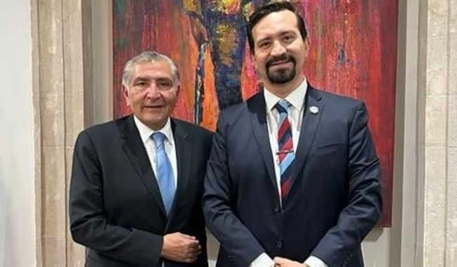 El titular de la SG, Adán López nombró a Armando Ocampo Zambrano como Subprocurador de Asesoría y Defensa del Contribuyente. Foto Segob