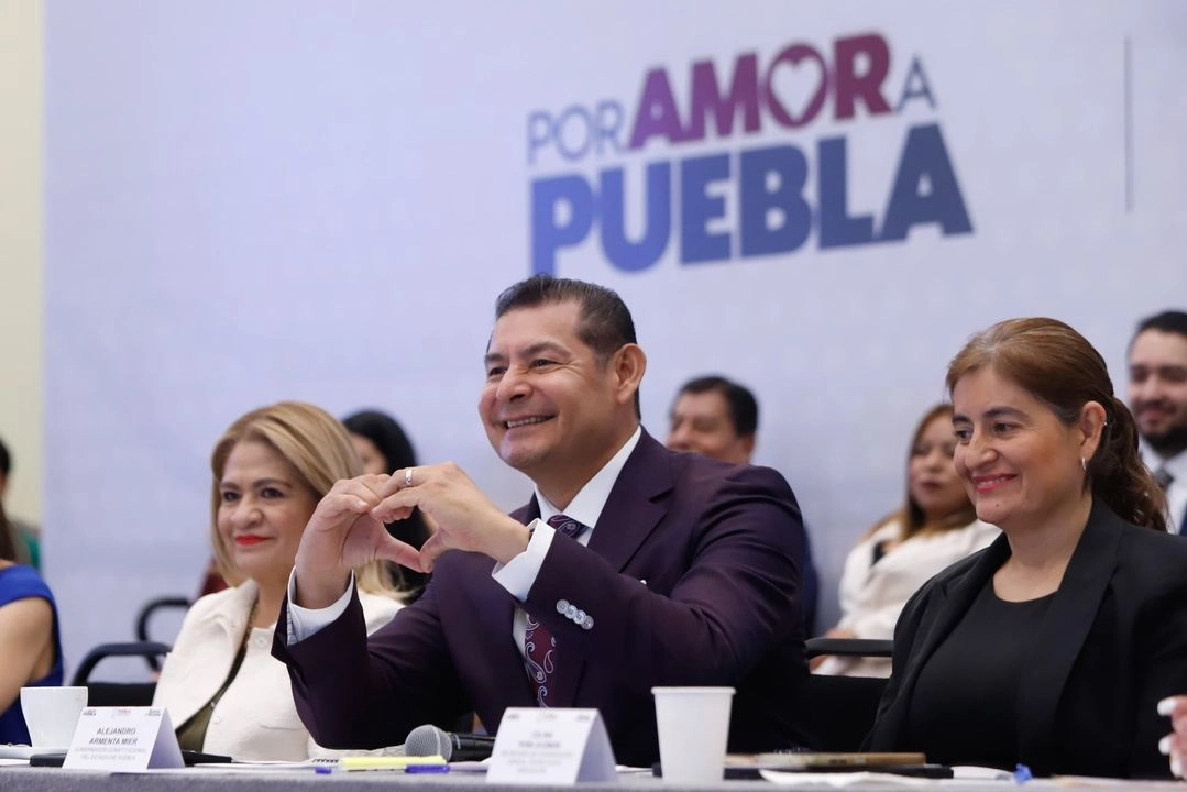 El gobernador Alejandro Armenta Mier se retractó de las amenazas de expropiarle terrenos a Grupo Proyecta. Foto