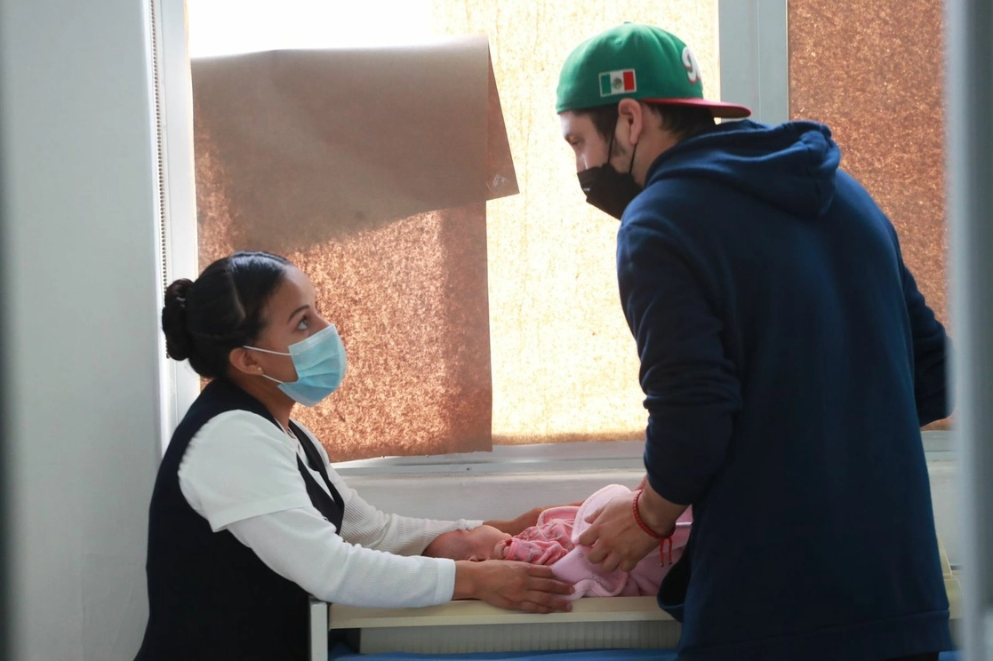 Inicio de la jornada de aplicación de la vacuna hexavalente, por parte de la Secretaría de Salud capitalina, en el Centro de Salud T-III Dr. José María Rodríguez, en la alcaldía Cuauhtémoc, el 5 de septiembre de 2022. Foto Luis Castillo



