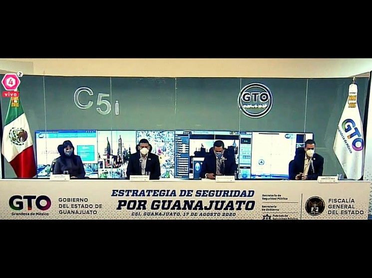 El gobernador de Guanajuato, Diego Sinhue Rodríguez Vallejo; el fiscal, Carlos Zamarripa Aguirre; y el secretario de Seguridad, Álvar Cabeza de Vaca, pusieron en marcha el operativp Guanajuato Seguro. Imagen tomada del Twitter @diegosinhue
