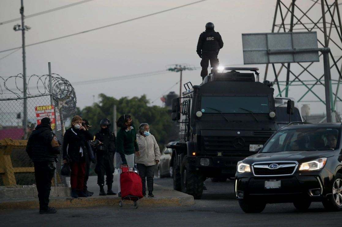 El secretario de Seguridad Ciudadana de la CDMX, Omar García Harfuch, participó en el arranque del operativo Pasajero Seguro Ciudad de México-Ecatepec, en la colonia San Felipe de Jesús, alcaldía Gustavo A. Madero. Foto Yazmín Ortega Cortés