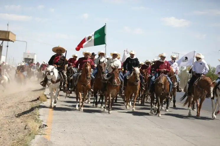 Inició en Chihuahua la 28 edición de la Cabalgata Villista que conmemora el asesinato del general revolucionario Francisco Villa. Foto La Jornada