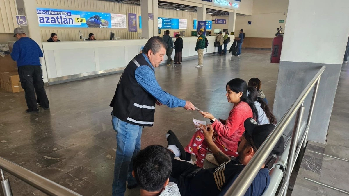 Por el inicio de las fiestas decembrinas, Sonora activó el operativo “Héroes paisanos”, estrategia que busca acompañar y proteger a los miles de mexicanos que regresan al país desde Estados Unidos para reunirse con sus familias o continuar viaje hacia el sur. Foto 