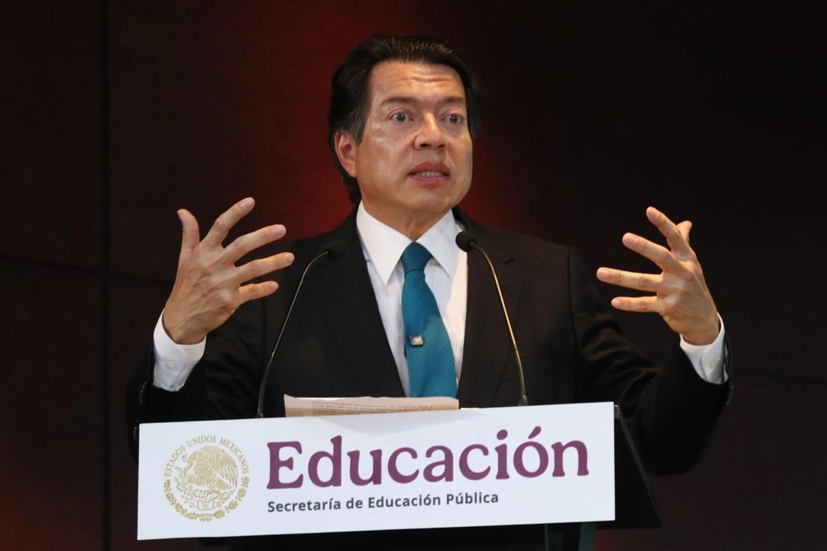 El secretario de Educación, Mario Delgado, informó que hoy el gobierno federal publicó en el Diario Oficial de la Federación los Lineamientos para la Prevención primaria, Atención (detección, notificación, intervención y seguimiento) y Medidas de no repetición (Prevención secundaria) para la erradicación del Maltrato en Educación Básica. Foto