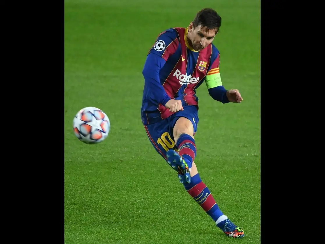 El argentino Lionel Messi marcó el primer tanto en la goleada 5-1 del conjunto azulgrana sobre el Ferencváros de Hungría. Foto Afp
