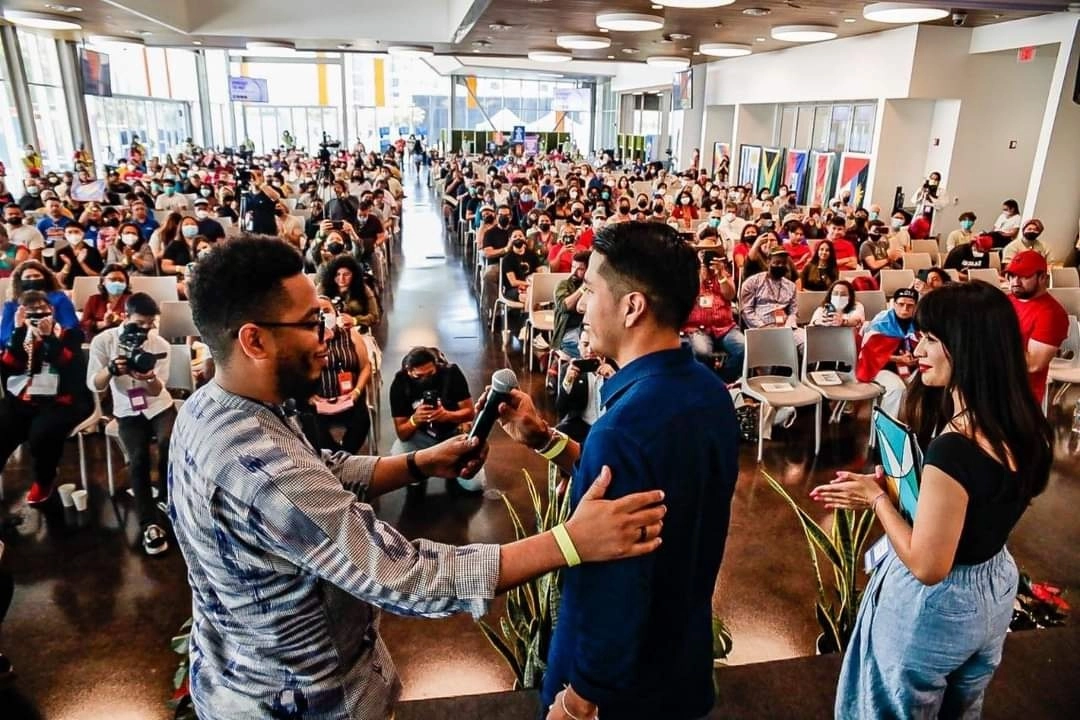 Se inauguró la Cumbre de los Pueblos por la Democracia en paralelo, pero en oposición, a la Cumbre de las Américas. Foto tomada de la cuenta de Twitter @AndronicoRod