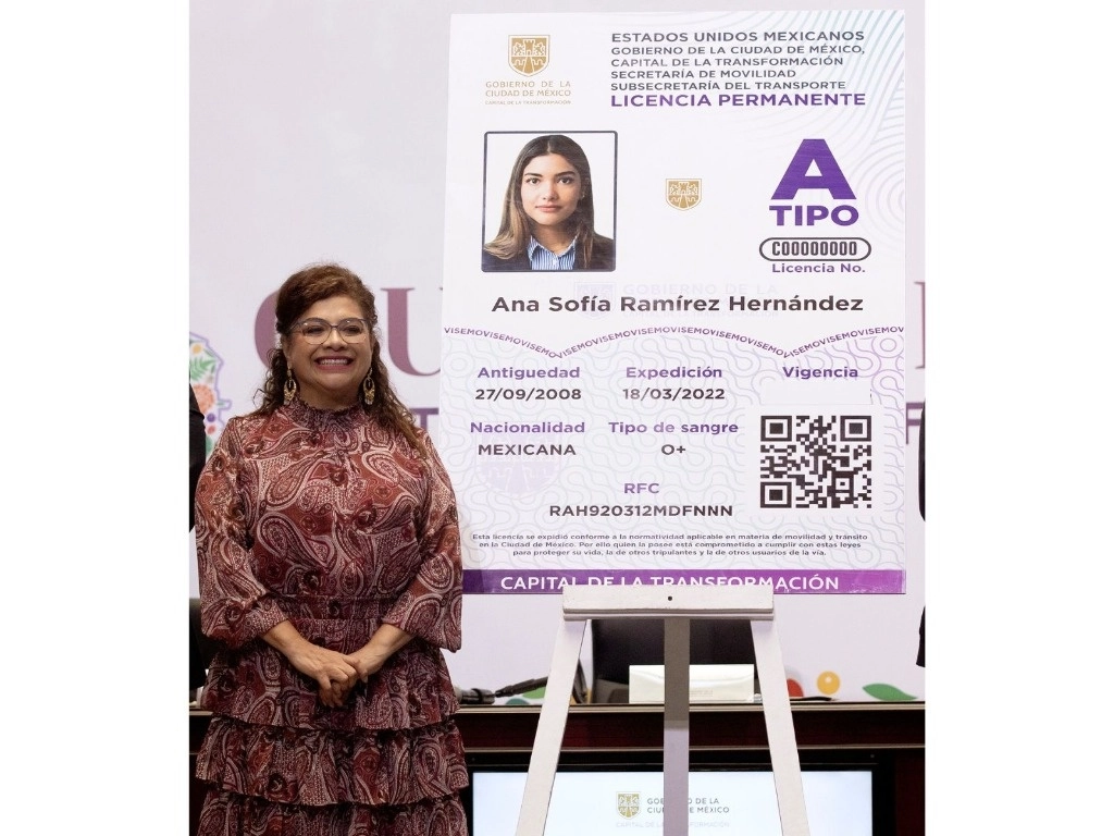 La jefa de Gobierno de la Ciudad de México, Clara Brugada, anunció que el 16 de noviembre comenzará a expedirse el permiso. Foto María Luisa Severiano