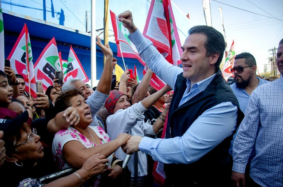 El presidente Andrés Manuel López Obrador acusó al aspirante priísta a la gubernatura de Nuevo León, Adrián de la Garza, de ofrecer dinero a cambio del voto a su favor. Foto Cuartoscuro / Archivo 