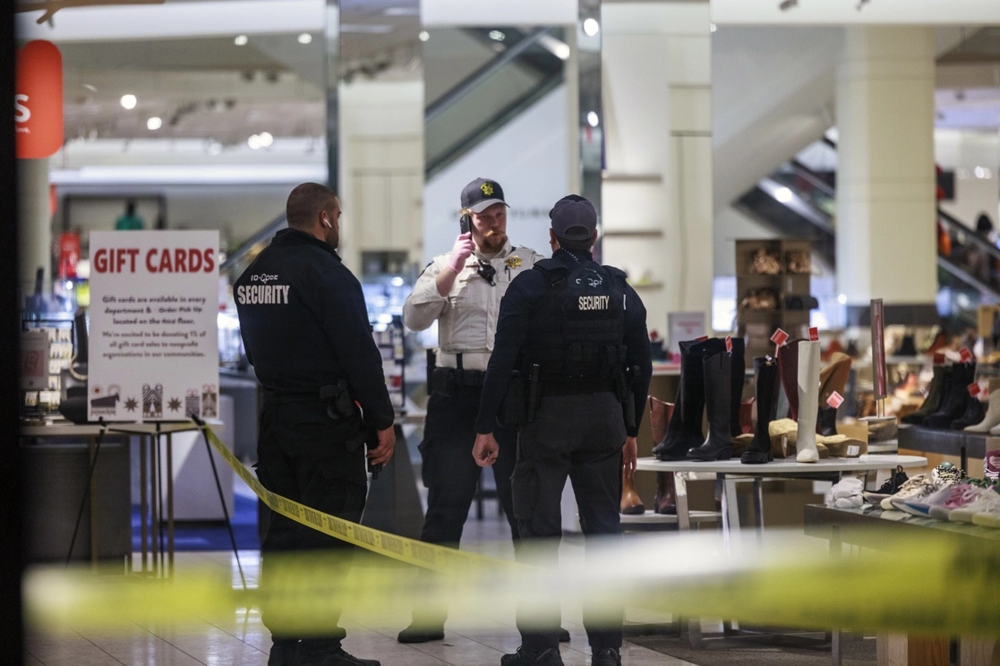 Servicios de emergencia en el Mall. Foto Ap/ archivo