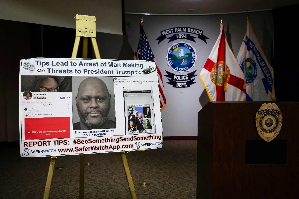 Atkins vive a unas pocas millas del complejo Mar-a-Lago de Trump en Palm Beach, pero no había indicaciones de que hubiera tomado medidas para dirigirse allí. Foto Afp