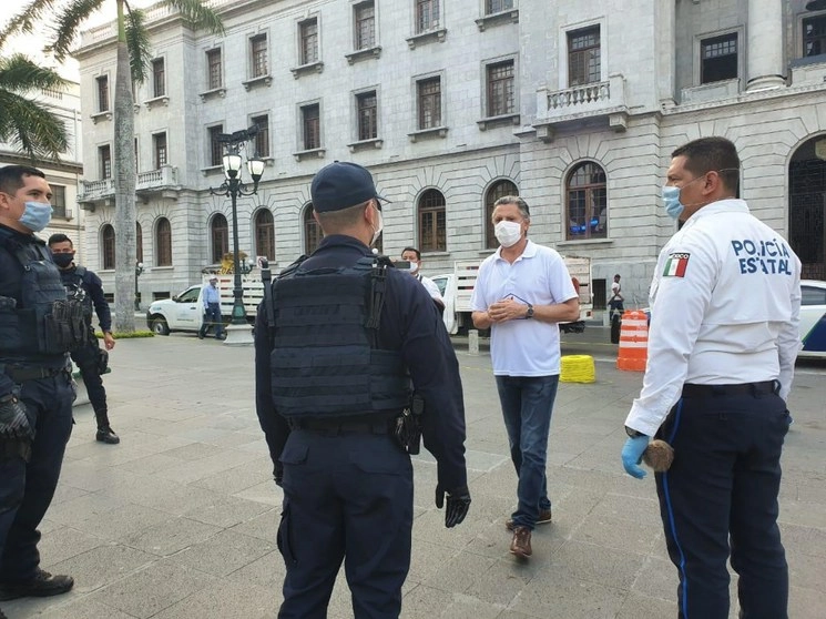 El arresto en la barandilla de la Policía Estatal será de 12 a 36 horas, mientras que las multas serán de los mil a los 3 mil 500 pesos. Foto La Jornada