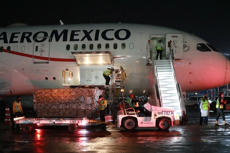 El vuelo 9035 de Aeroméxico, aterrizó a las 20:28 horas. María Luisa Severiano
