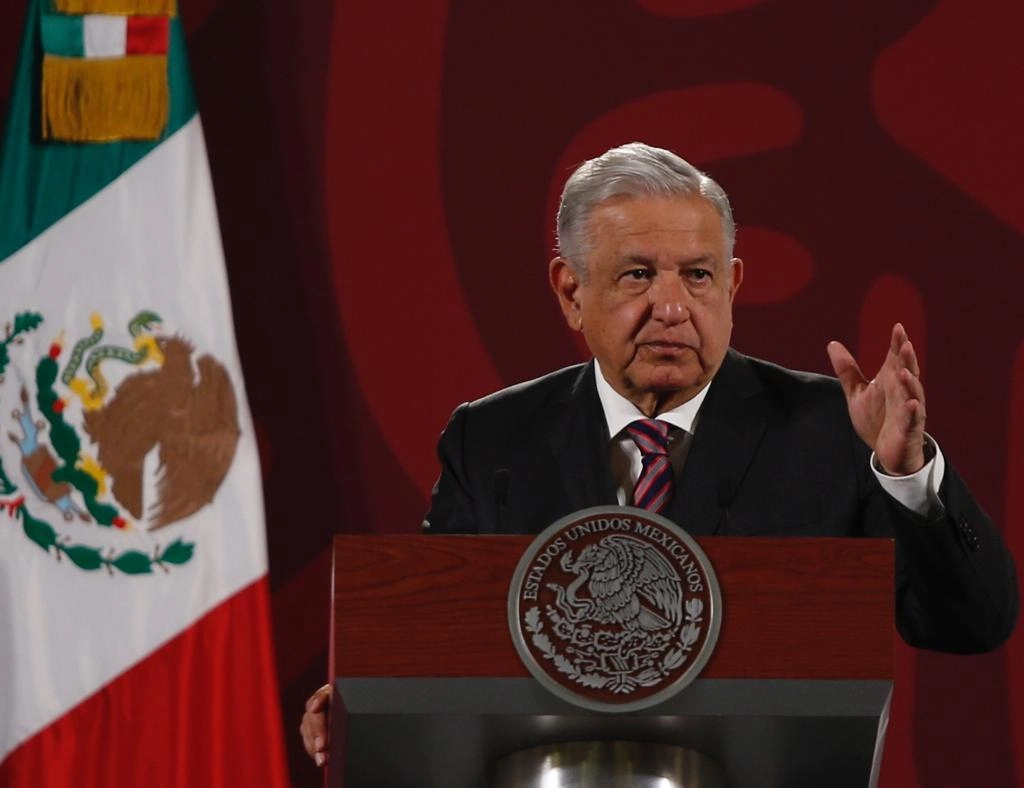El presidente Andrés Manuel López Obrador durante la conferencia matutina del jueves 12 de mayo desde Palacio Nacional, en CDMX. Foto Guillermo Sologuren