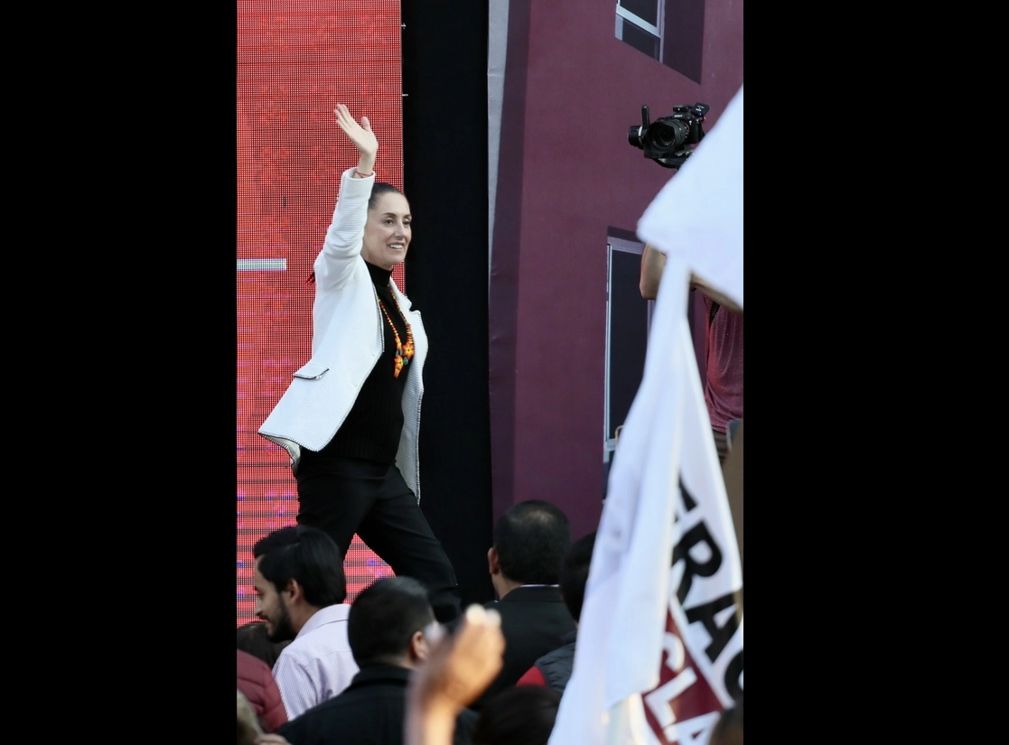 Claudia Sheinbaum fue recibida en  NL por Andrés Mijes Llovera, alcalde de Escobedo. Foto Roberto García Ortiz / Archivo