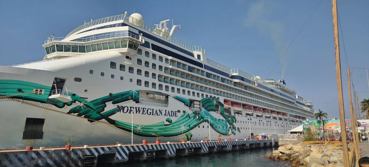 El secretario de Turismo de Guerrero, Simón Quiñones Orozco, explicó que se trata del sexto crucero de la temporada de navíos recreativos.